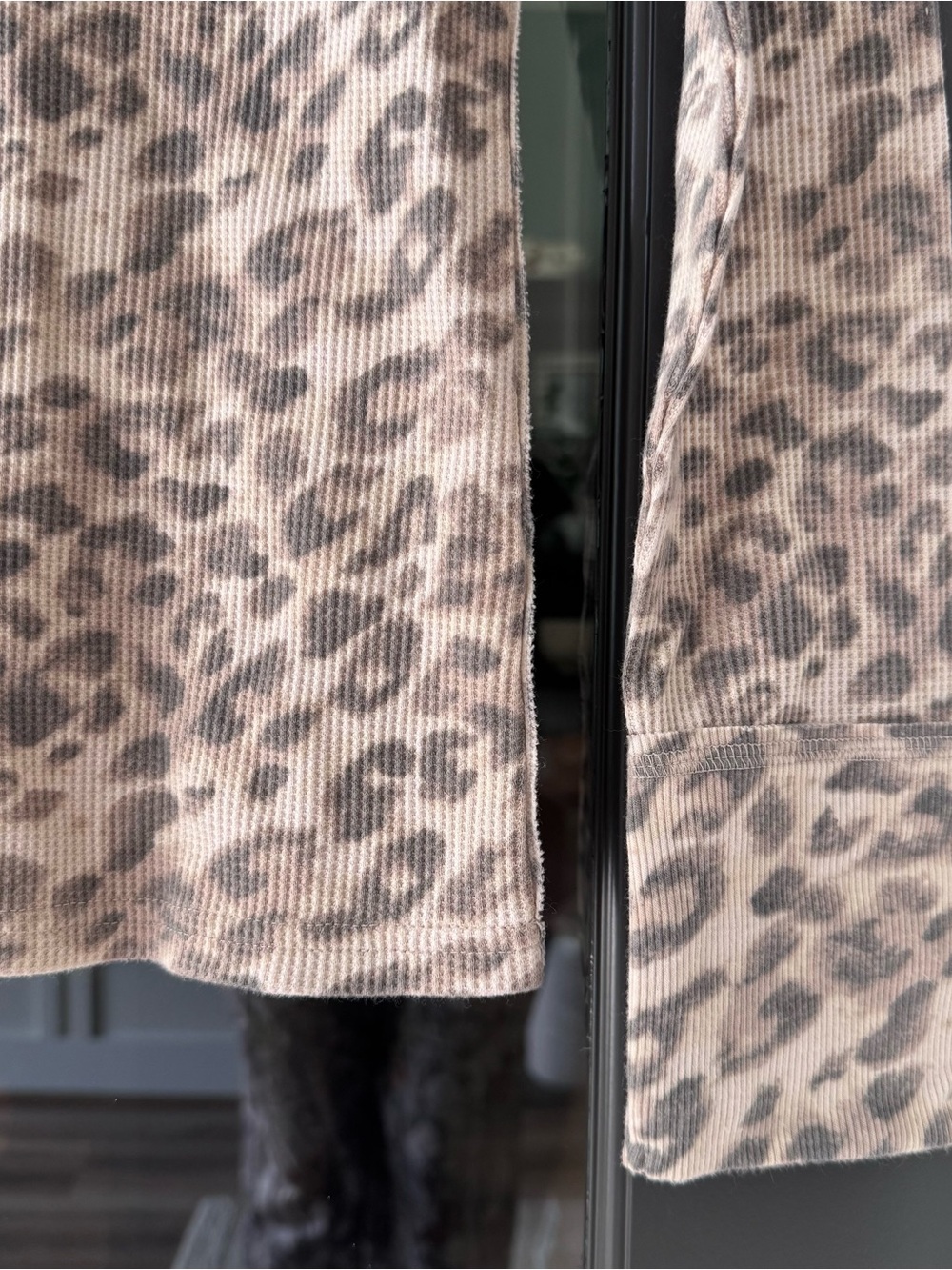 Aerie Essential Crew Leopard-Print Layering Longsleeve T-shirt Cozy Cotton-blend - Picture 4 of 9